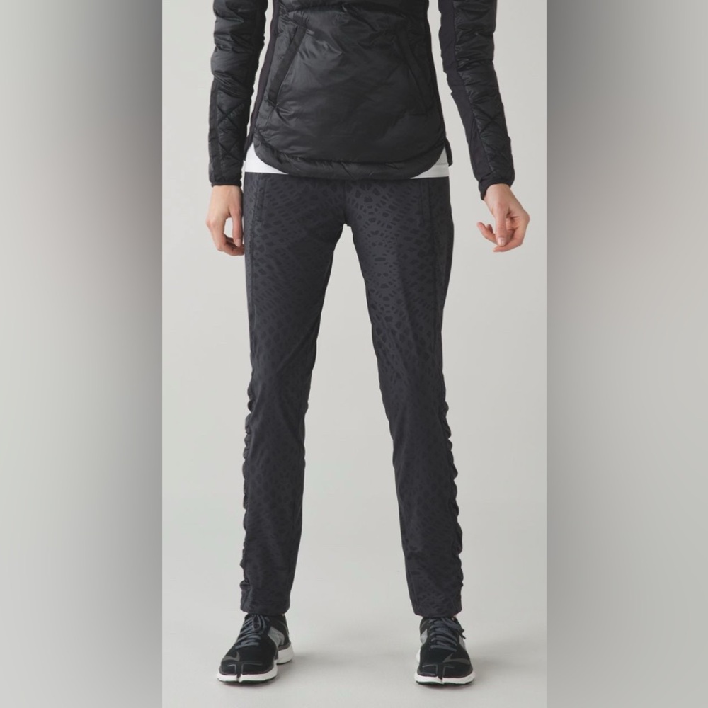 Lululemon Runderful Lace Play Embossed Black Double Lined Pants‎ Swift Rulu sz4